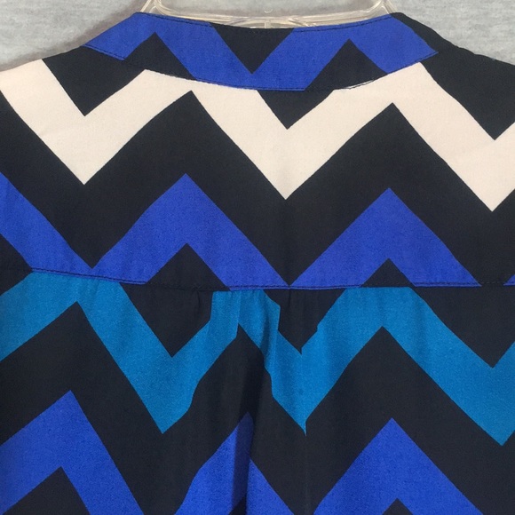CHARLOTTE RUSSE Cool Bold Statement Chevron Print Long Sleeve 2 Pocket Top - Picture 4 of 15